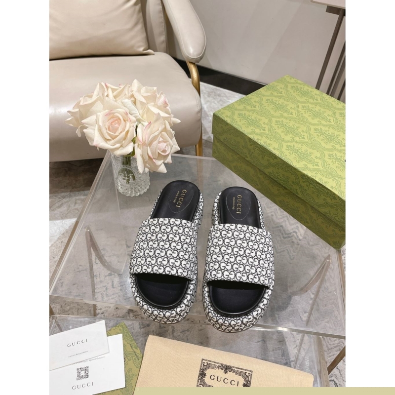 G*u*i slippers